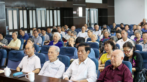 厅召开离退休老同志集中学习会2_副本600.jpg